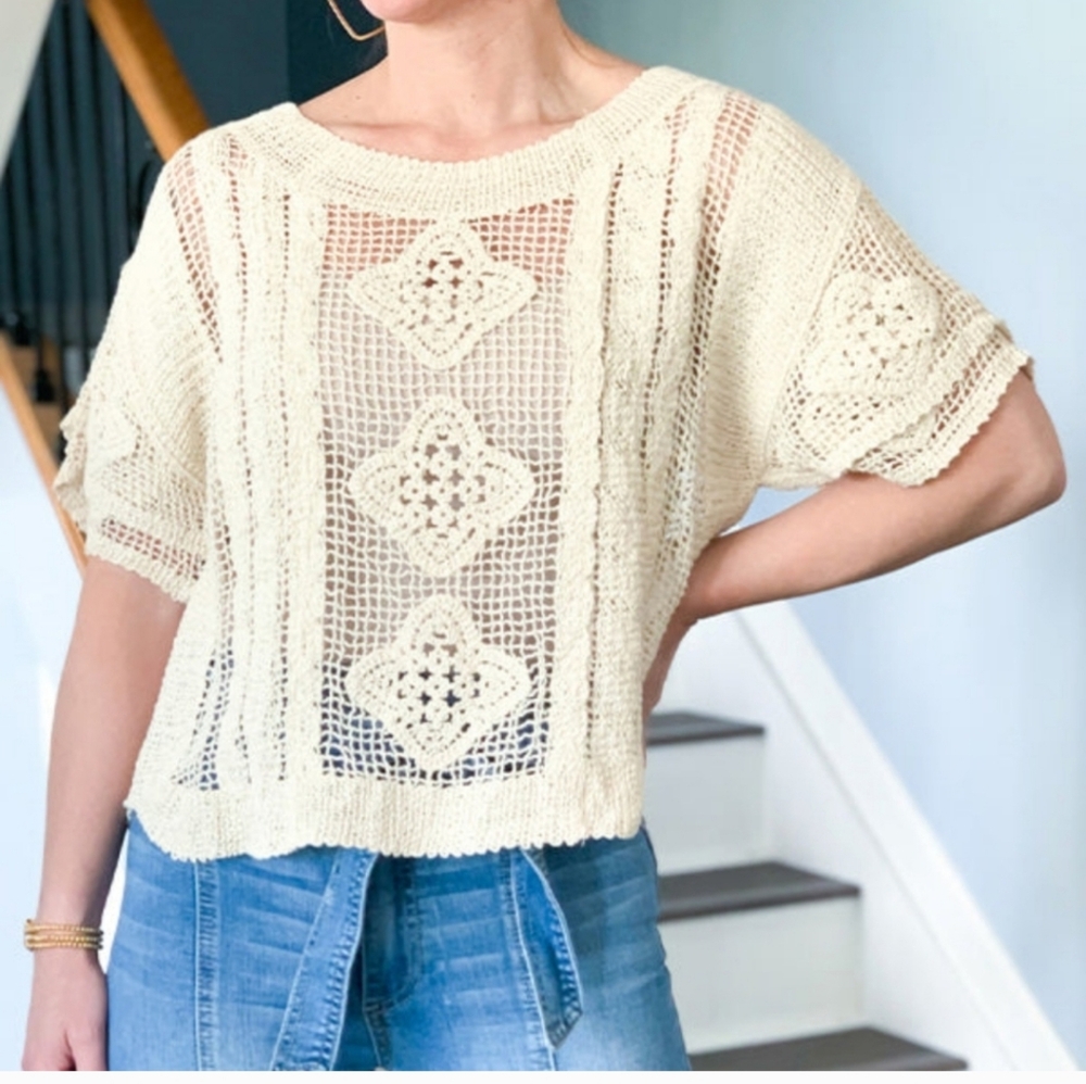 Black Tape size X Cream Crochet Knit Short Sleeve Top